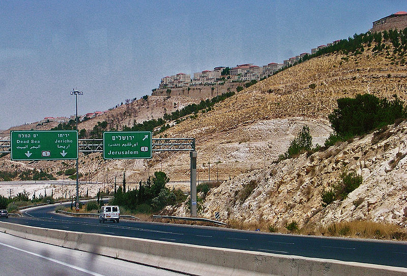 800px-Israeli_settlement_near_Jerusalem